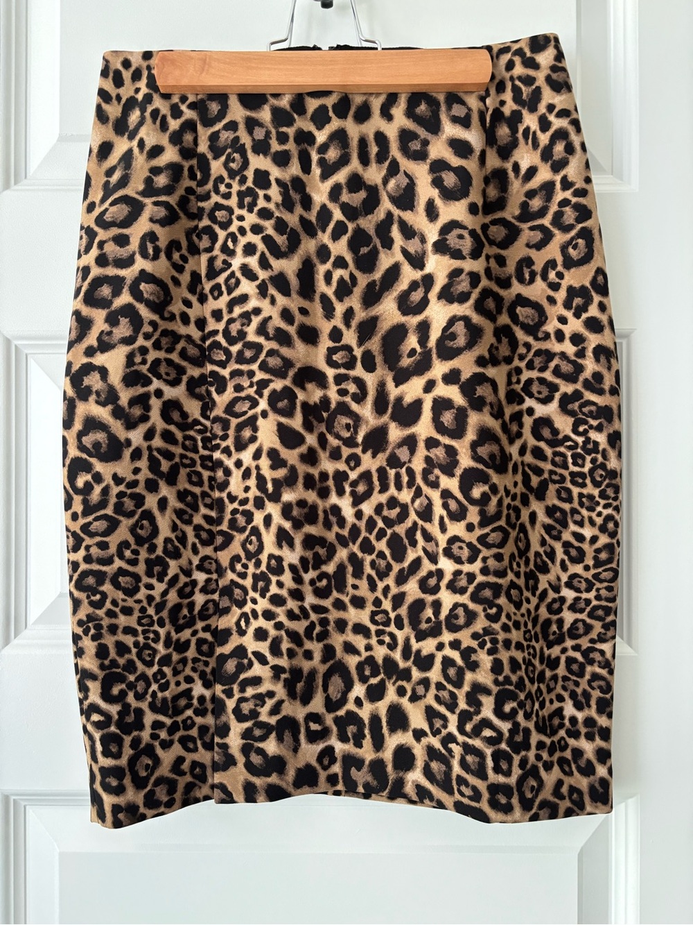 White House Black Market Size 4 Leopard Print Pencil Skirt